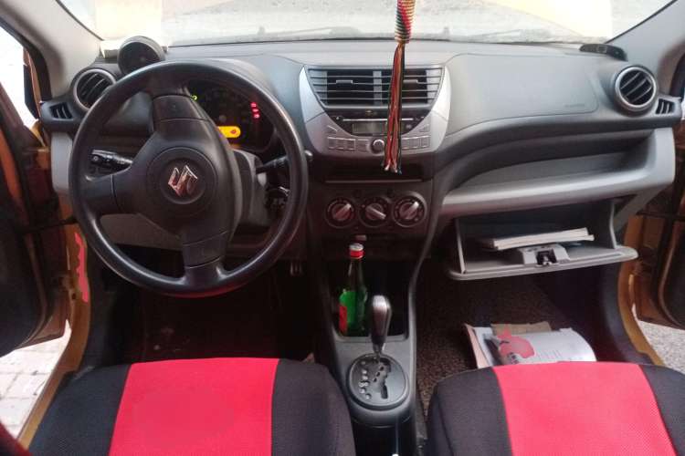 Used Suzuki Alto 2013 1.0L Automatic Luxury Model Center Console