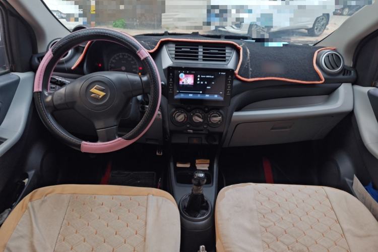 Used Suzuki Alto 2013 1.0L Manual Luxury Model Center Console