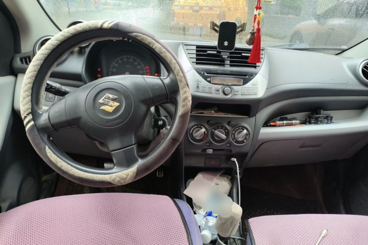 Used Suzuki Alto 2013 1.0L Manual Luxury Model Center Console