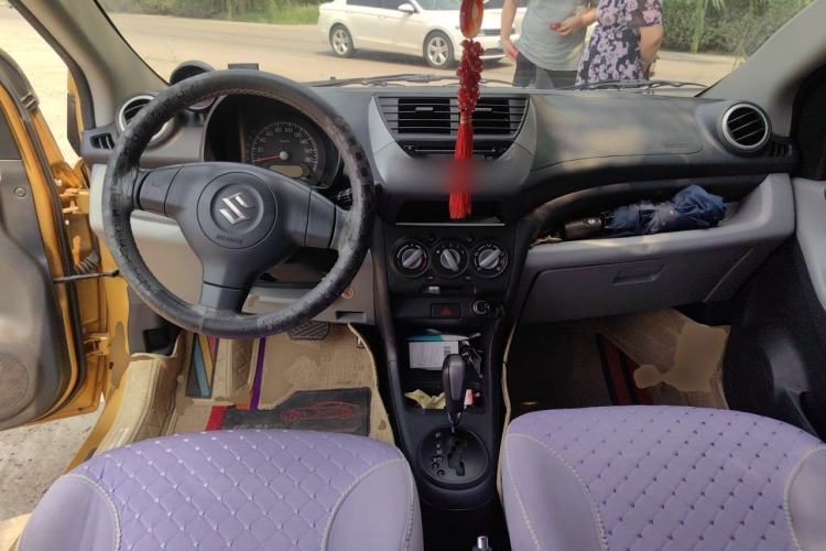 Used Suzuki Alto 2013 1.0L Automatic Luxury Model Center Console