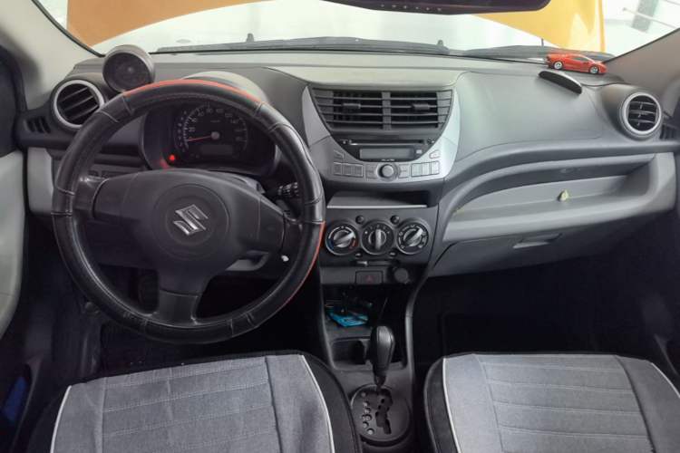 Used Suzuki Alto 2013 1.0L Automatic Luxury Model Center Console