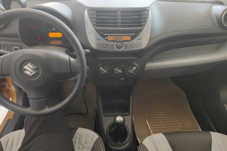 Used Suzuki Alto 2013 1.0L Manual Luxury Model Center Console