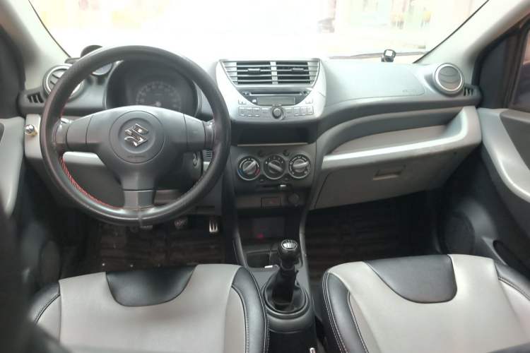 Used Suzuki Alto 2013 1.0L Manual Luxury Model Center Console