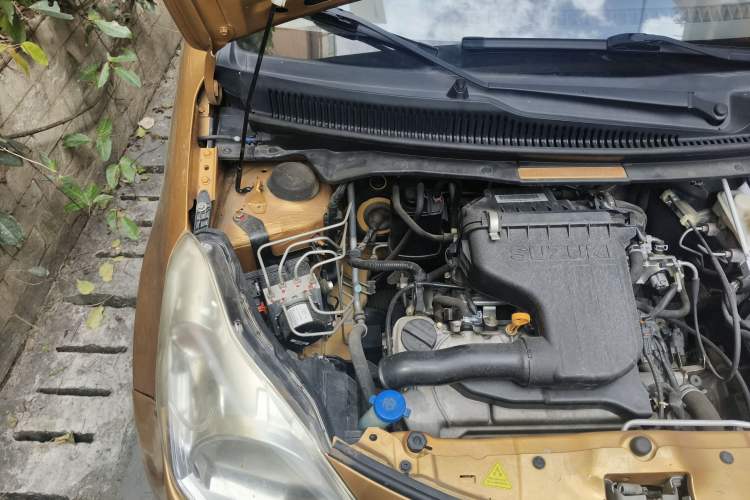 Used Suzuki Alto 2013 1.0L Automatic Luxury Model Engine Bay Right