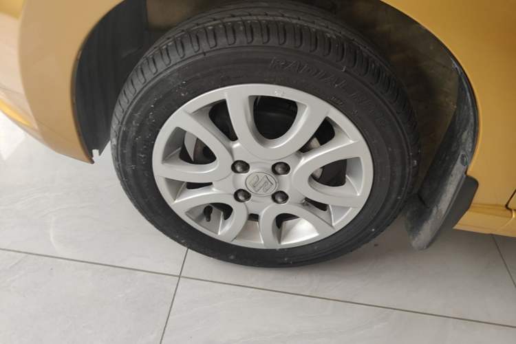 Used Suzuki Alto 2013 1.0L Manual Luxury Model Left Front Wheel Hub