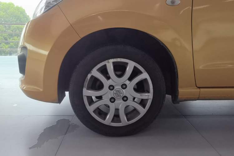 Used Suzuki Alto 2013 1.0L Automatic Luxury Model Left Front Wheel Hub