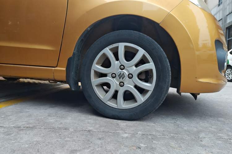 Used Suzuki Alto 2013 1.0L Manual Luxury Model Right Front Wheel Hub