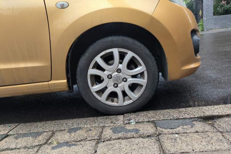 Used Suzuki Alto 2013 1.0L Manual Luxury Model Right Front Wheel Hub