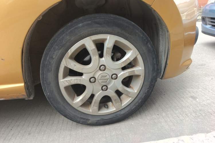 Used Suzuki Alto 2013 1.0L Manual Luxury Model Right Front Wheel Hub