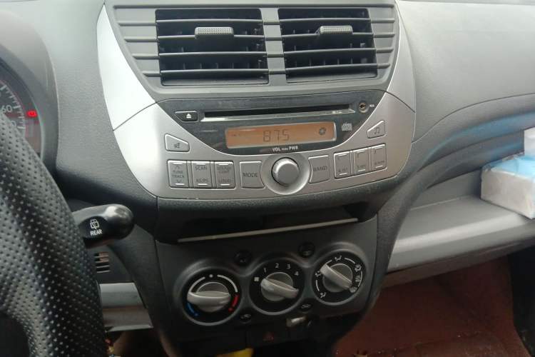 Used Suzuki Alto 2015 1.0L Manual Limited Edition Audio And AC Panel