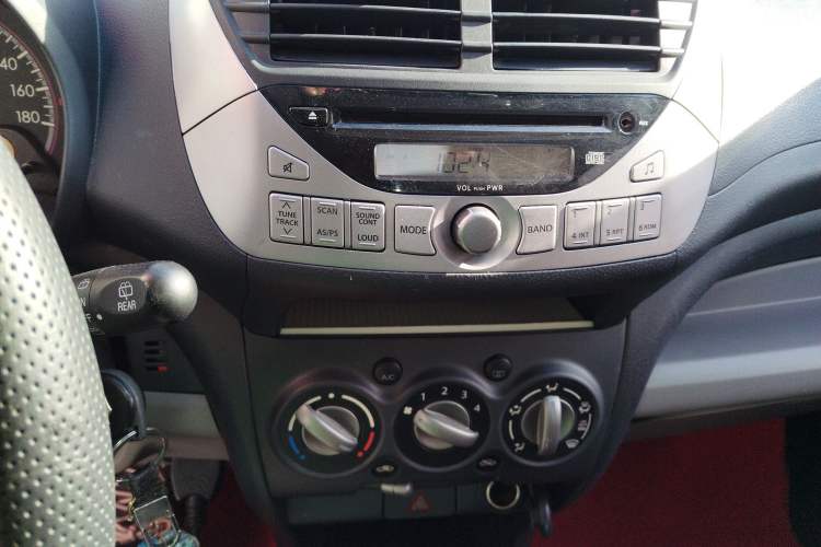 Used Suzuki Alto 2016 1.0L Automatic Deluxe Xuan Dong Edition Audio And AC Panel