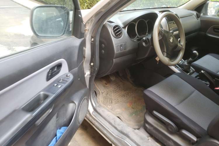 Used Suzuki Grand Vitara 2007 1.6 MT Standard Edition Driver Seat
