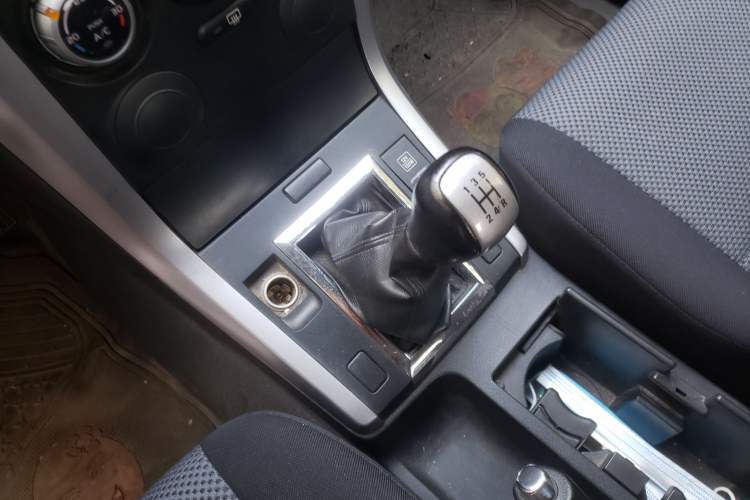Used Suzuki Grand Vitara 2007 1.6 MT Standard Edition Gear Lever