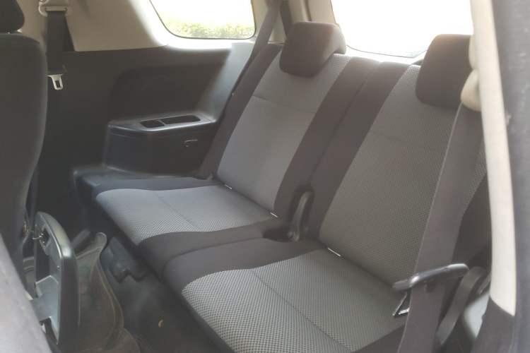 Used Suzuki Grand Vitara 2007 1.6 MT Standard Edition Left Rear Seat
