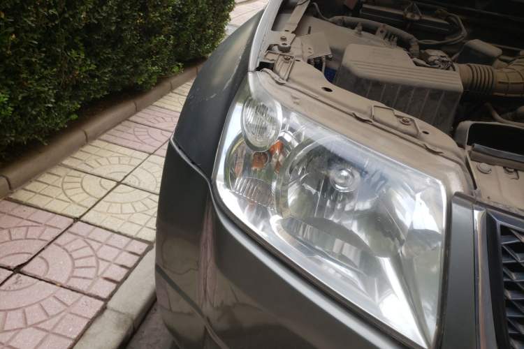 Used Suzuki Grand Vitara 2007 1.6 MT Standard Edition Right Front Headlight