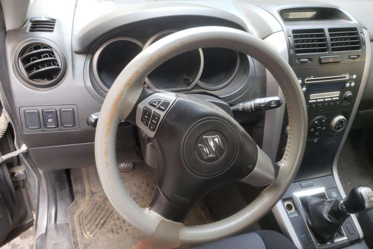 Used Suzuki Grand Vitara 2007 1.6 MT Standard Edition Steering Wheel