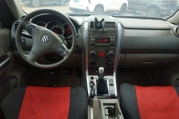 Used Suzuki Grand Vitara 2008 2.4 MT JLX-EL 5-Door Version Center Console