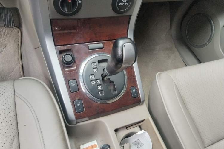 Used Suzuki Grand Vitara 2008 2.4 AT JLX-EL 5-Door Version Gear Lever