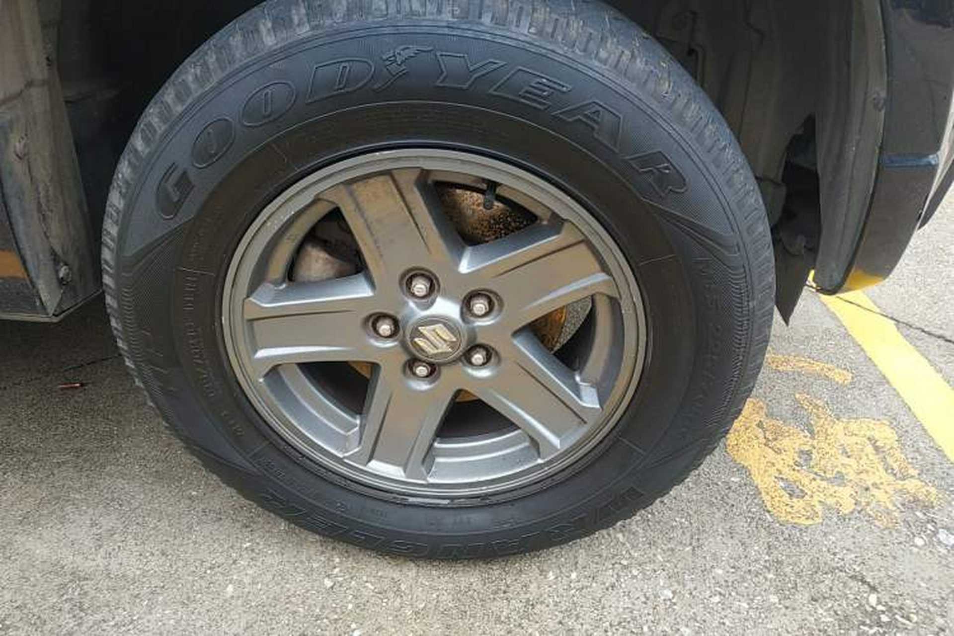 Used Suzuki Grand Vitara 2008 2.4 MT JLX-EL 5-Door Version Right Front Wheel Hub