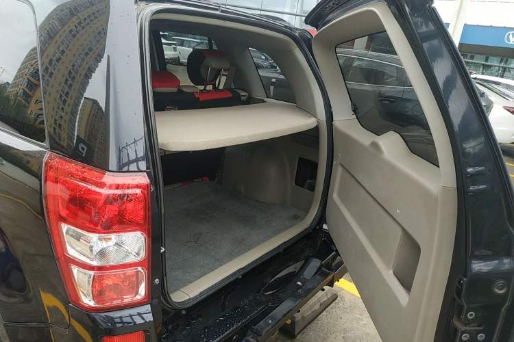 Used Suzuki Grand Vitara 2008 2.4 MT JLX-EL 5-Door Version Trunk