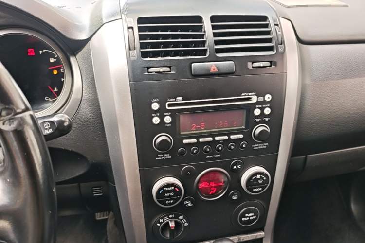 Used Suzuki Grand Vitara 2008 2.4 AT JLX-EL 5-Door Version Audio And AC Panel