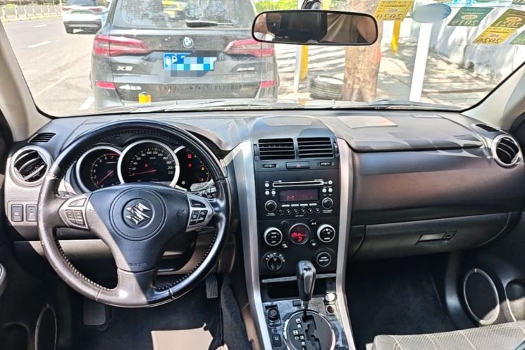 Used Suzuki Grand Vitara 2008 2.4 AT JLX-EL 5-Door Version Center Console