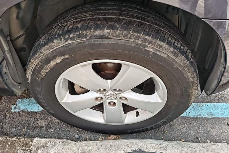 Used Suzuki Grand Vitara 2008 2.4 AT JLX-EL 5-Door Version Right Front Wheel Hub