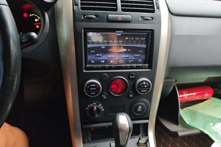 Used Suzuki Grand Vitara 2011 2.4 AT JLX-EL 5-Door Version Audio And AC Panel