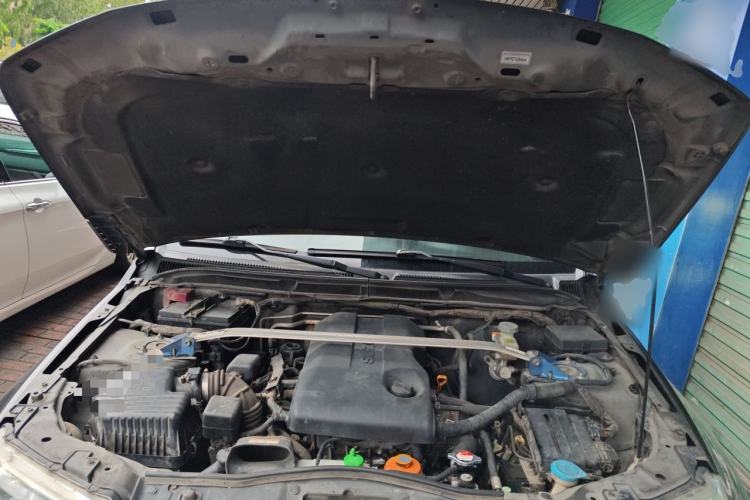 Used Suzuki Grand Vitara 2011 2.4 AT JLX-EL 5-Door Version Engine Bay