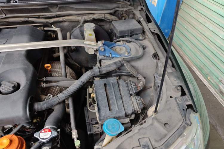 Used Suzuki Grand Vitara 2011 2.4 AT JLX-EL 5-Door Version Engine Bay Left