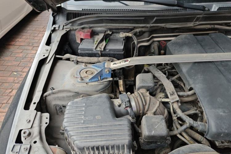 Used Suzuki Grand Vitara 2011 2.4 AT JLX-EL 5-Door Version Engine Bay Right