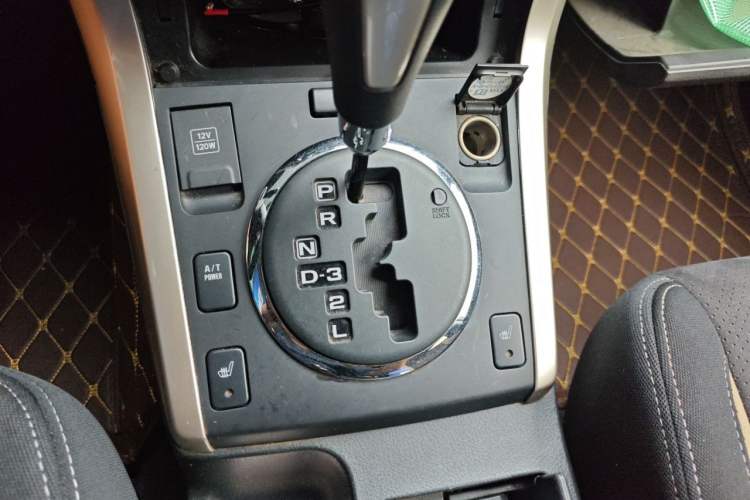 Used Suzuki Grand Vitara 2011 2.4 AT JLX-EL 5-Door Version Gear Lever