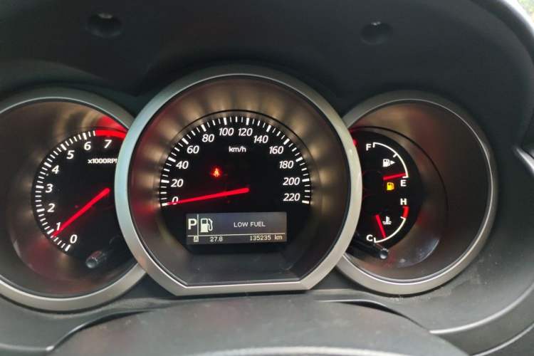 Used Suzuki Grand Vitara 2011 2.4 AT JLX-EL 5-Door Version Instrument Cluster