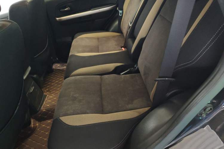 Used Suzuki Grand Vitara 2011 2.4 AT JLX-EL 5-Door Version Left Rear Seat
