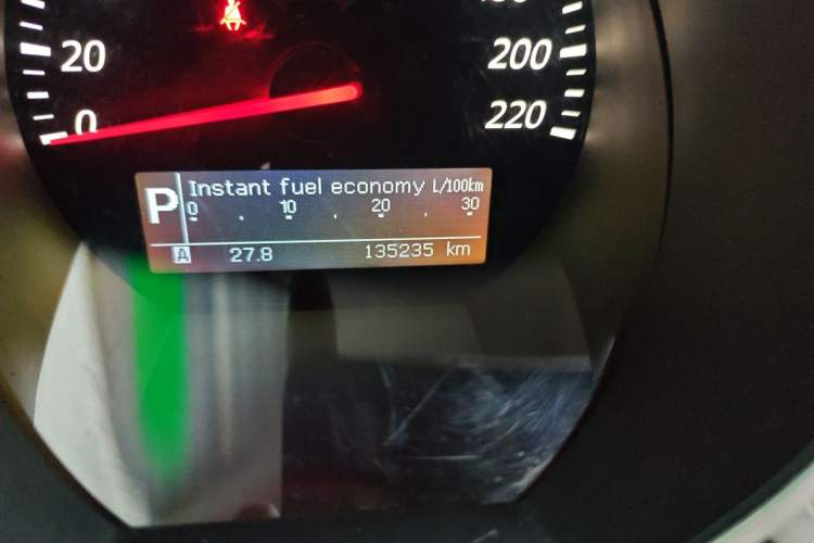 Used Suzuki Grand Vitara 2011 2.4 AT JLX-EL 5-Door Version Odometer Close Up