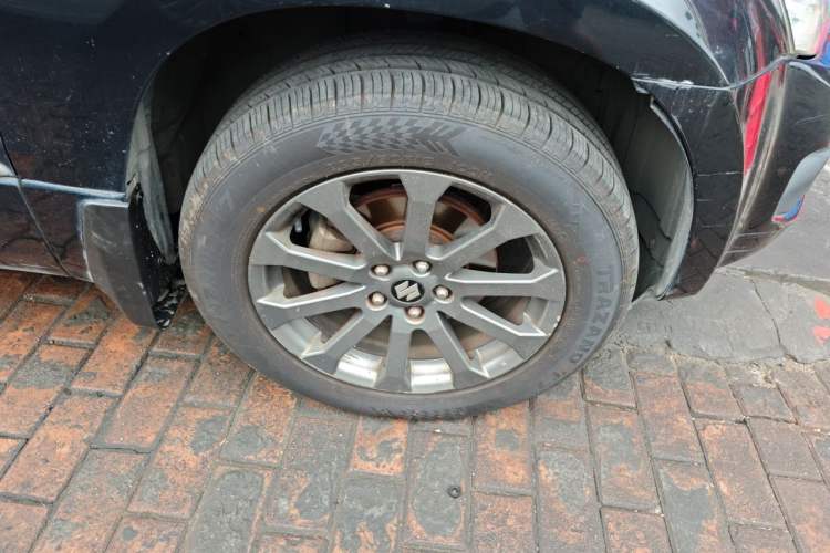 Used Suzuki Grand Vitara 2011 2.4 AT JLX-EL 5-Door Version Right Front Wheel Hub