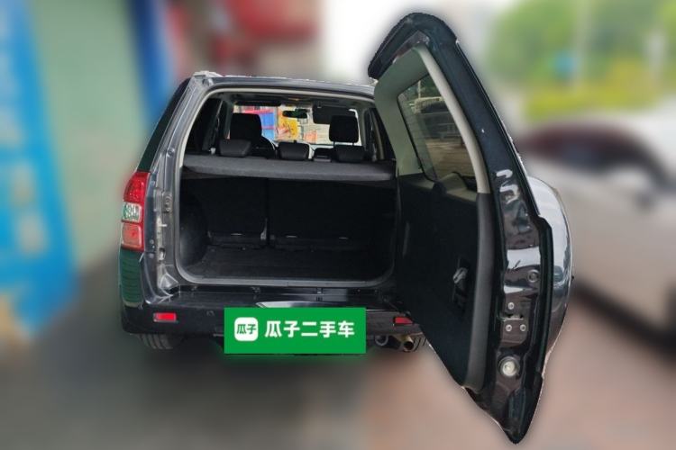 Used Suzuki Grand Vitara 2011 2.4 AT JLX-EL 5-Door Version Trunk