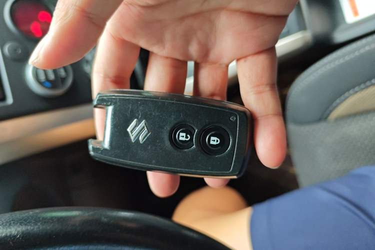 Used Suzuki Grand Vitara 2011 2.4 AT JLX-EL 5-Door Version Vehicle Key