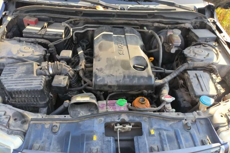 Used Suzuki Grand Vitara 2011 2.4 AT JLX-EL 5-Door Version Engine Bay
