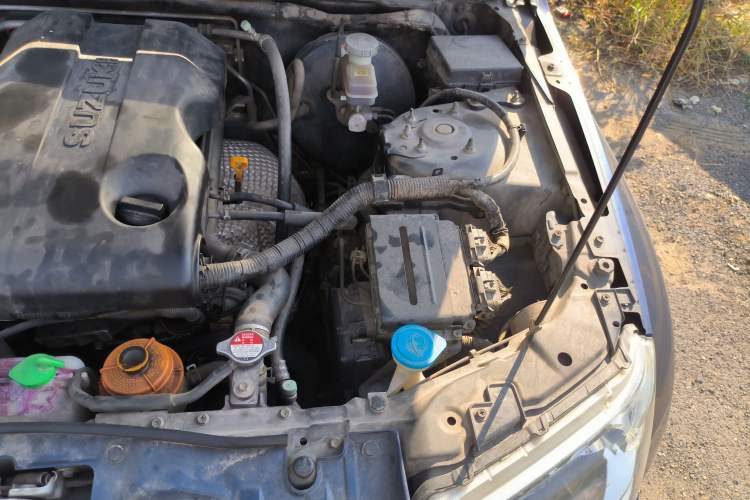 Used Suzuki Grand Vitara 2011 2.4 AT JLX-EL 5-Door Version Engine Bay Left