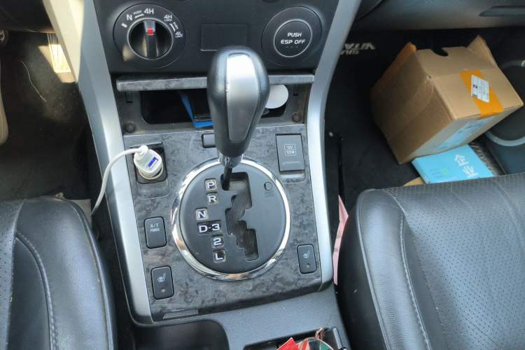 Used Suzuki Grand Vitara 2011 2.4 AT JLX-EL 5-Door Version Gear Lever