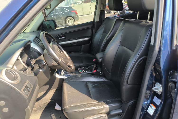 Used Suzuki Grand Vitara 2011 2.4 AT JLX-EL 5-Door Version Left Front Seat