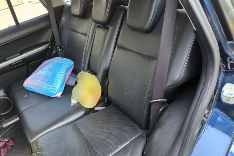 Used Suzuki Grand Vitara 2011 2.4 AT JLX-EL 5-Door Version Left Rear Seat