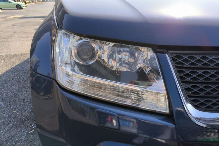 Used Suzuki Grand Vitara 2011 2.4 AT JLX-EL 5-Door Version Right Front Headlight