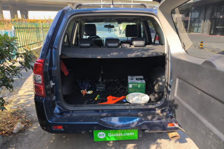 Used Suzuki Grand Vitara 2011 2.4 AT JLX-EL 5-Door Version Trunk
