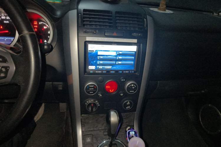 Used Suzuki Grand Vitara 2011 2.4 AT JLX-EL 5-Door Limited Edition Audio And AC Panel