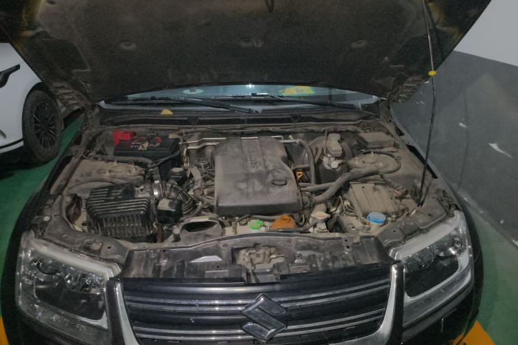 Used Suzuki Grand Vitara 2011 2.4 AT JLX-EL 5-Door Limited Edition Engine Bay