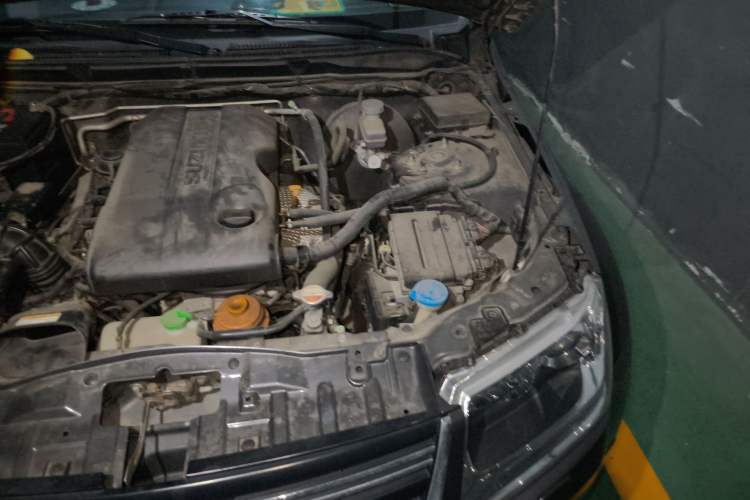 Used Suzuki Grand Vitara 2011 2.4 AT JLX-EL 5-Door Limited Edition Engine Bay Left