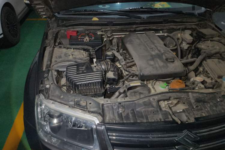 Used Suzuki Grand Vitara 2011 2.4 AT JLX-EL 5-Door Limited Edition Engine Bay Right