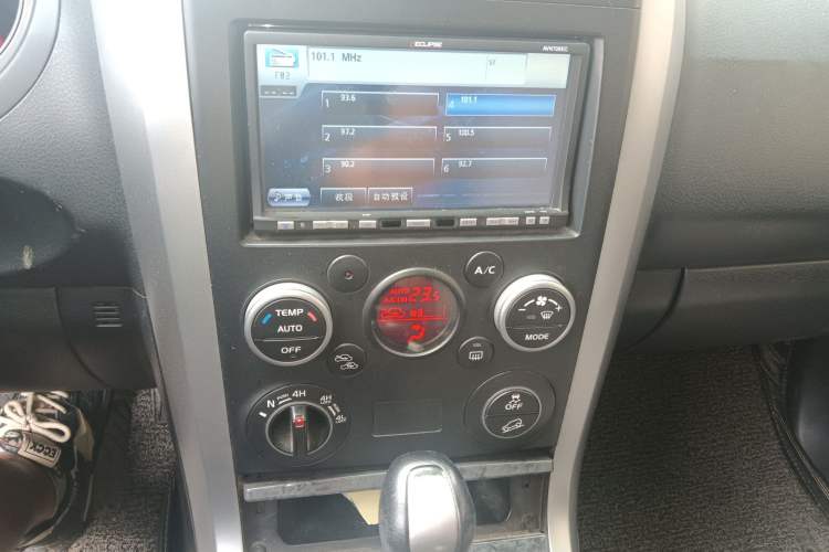Used Suzuki Grand Vitara 2011 2.4 AT JLX-EL 5-Door Limited Edition Audio And AC Panel